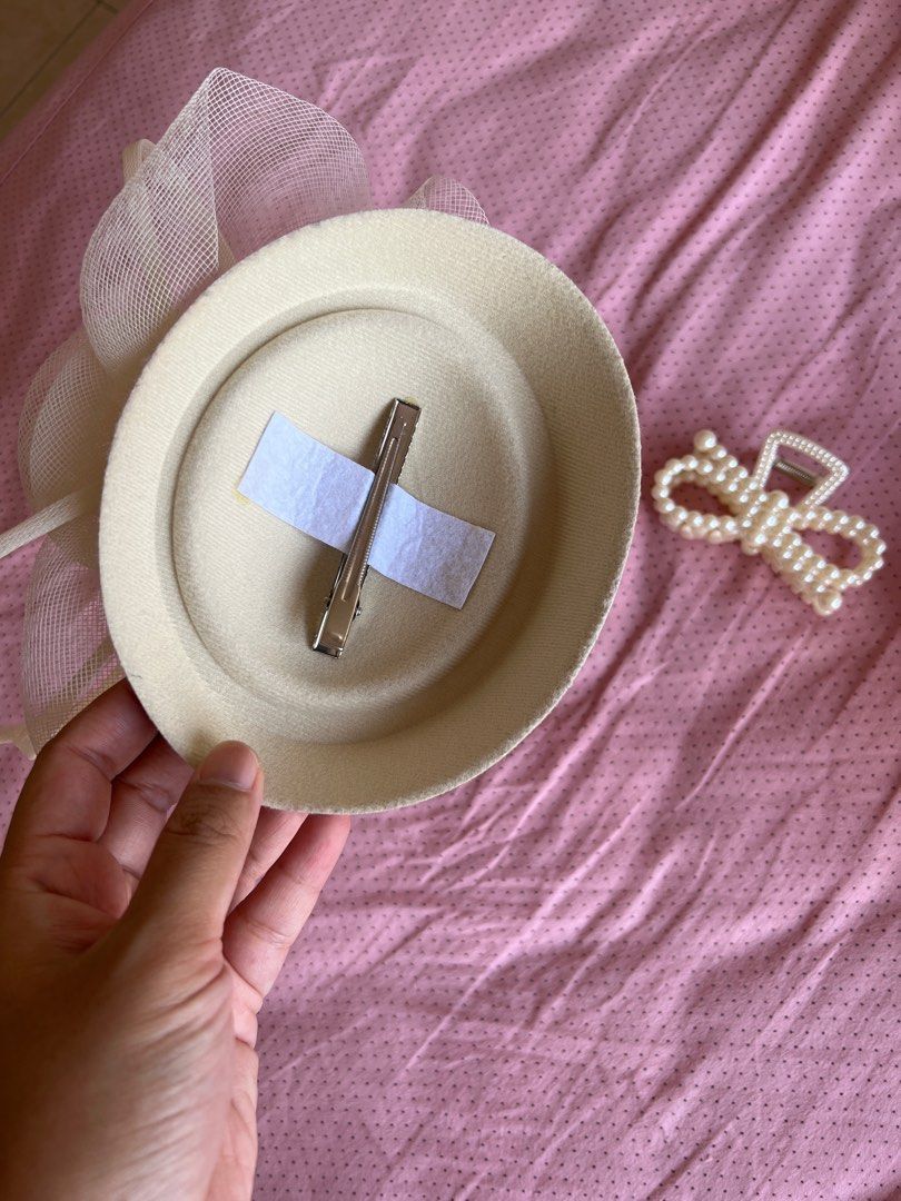 small hat with feather (Category: Other Accessories) located in Kuala Lumpur. Submitted by hmm_ella (Listing ID 1237881108, Image 2). Description: worn once during party .