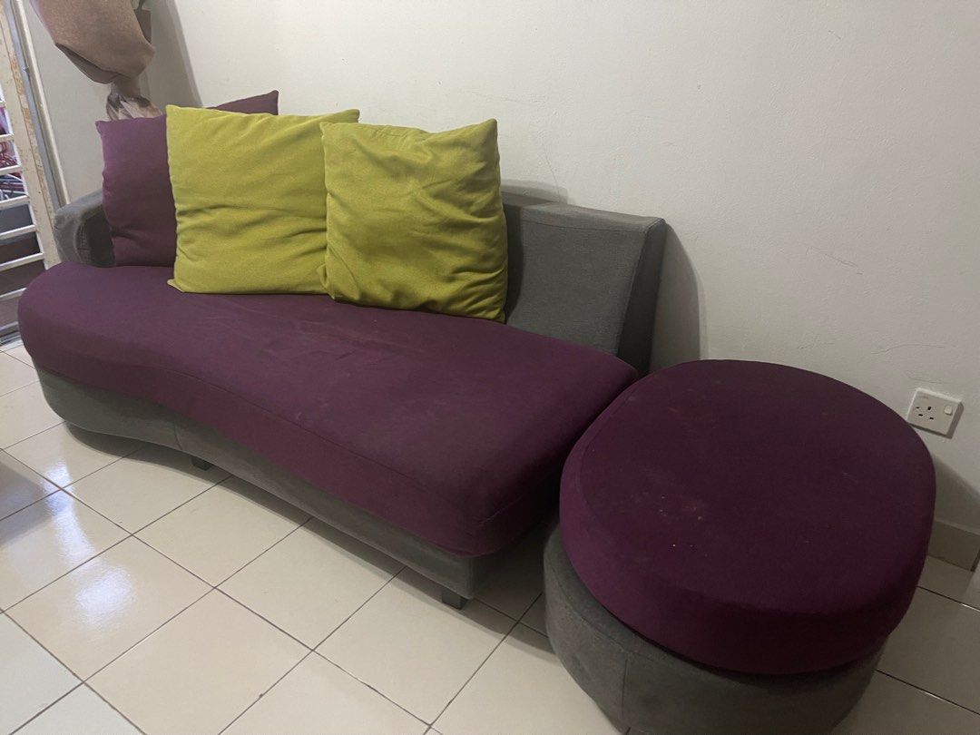 Sofa L shape (Category: Sofas) located in Shah Alam. Submitted by khafizstore (Listing ID 1237888767, Image 1). Description: - Nak jual mahal tak laku - Nak buang sayang - Jual murah je nak kosongkan rumah - ada comot tapi boleh dicuci - bantal ada 6 pcs + 1 stoll - prefer guna lalamove.