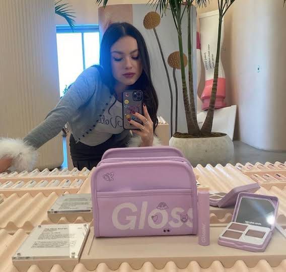[SOLD OUT] Glossier X Olivia Rodrigo Collab ~ Mini beauty bag, Women's ...