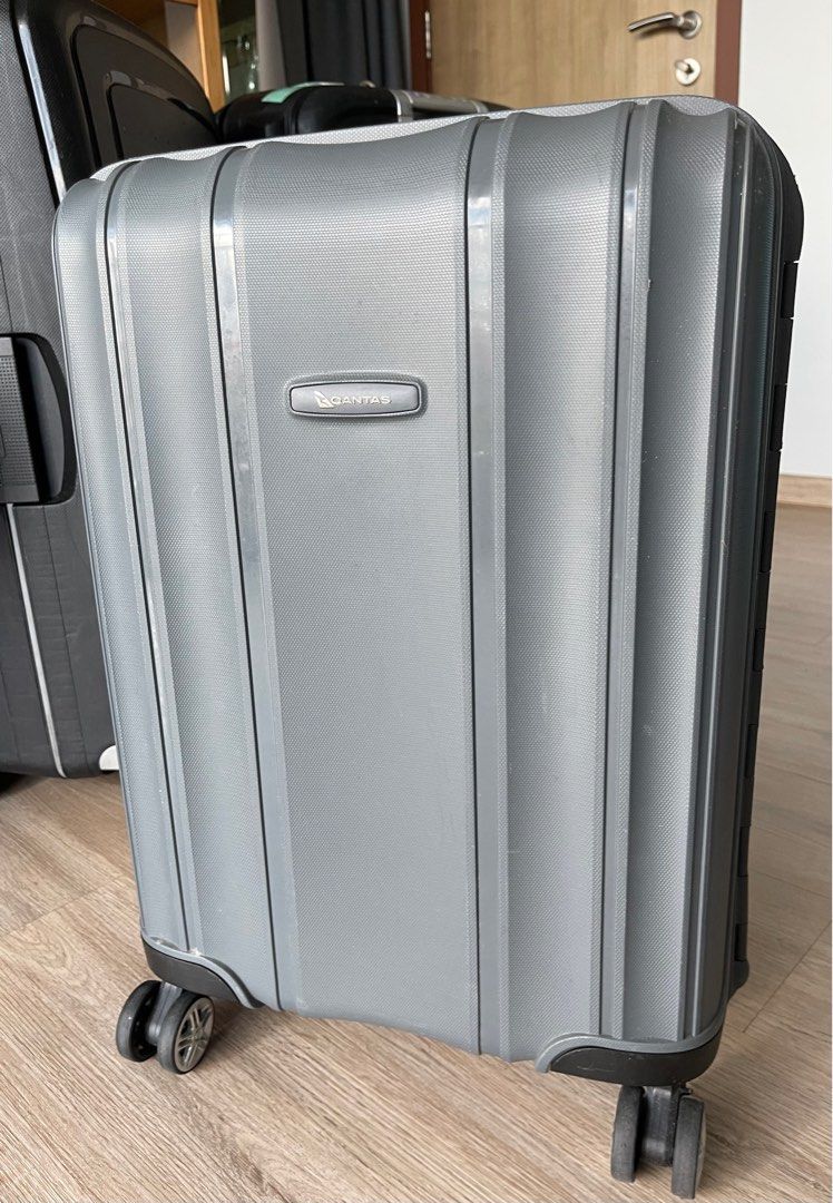 Qantas cabin baggage size hot sale