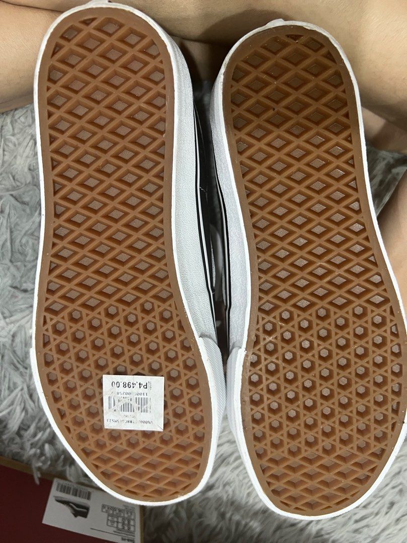 Vans (Category: Sneakers) located in Bacolod City. Submitted by s.g.collection (Listing ID 1238023949, Image 3). Description: Vans SK8-Hi High cut sneakers Brand New .