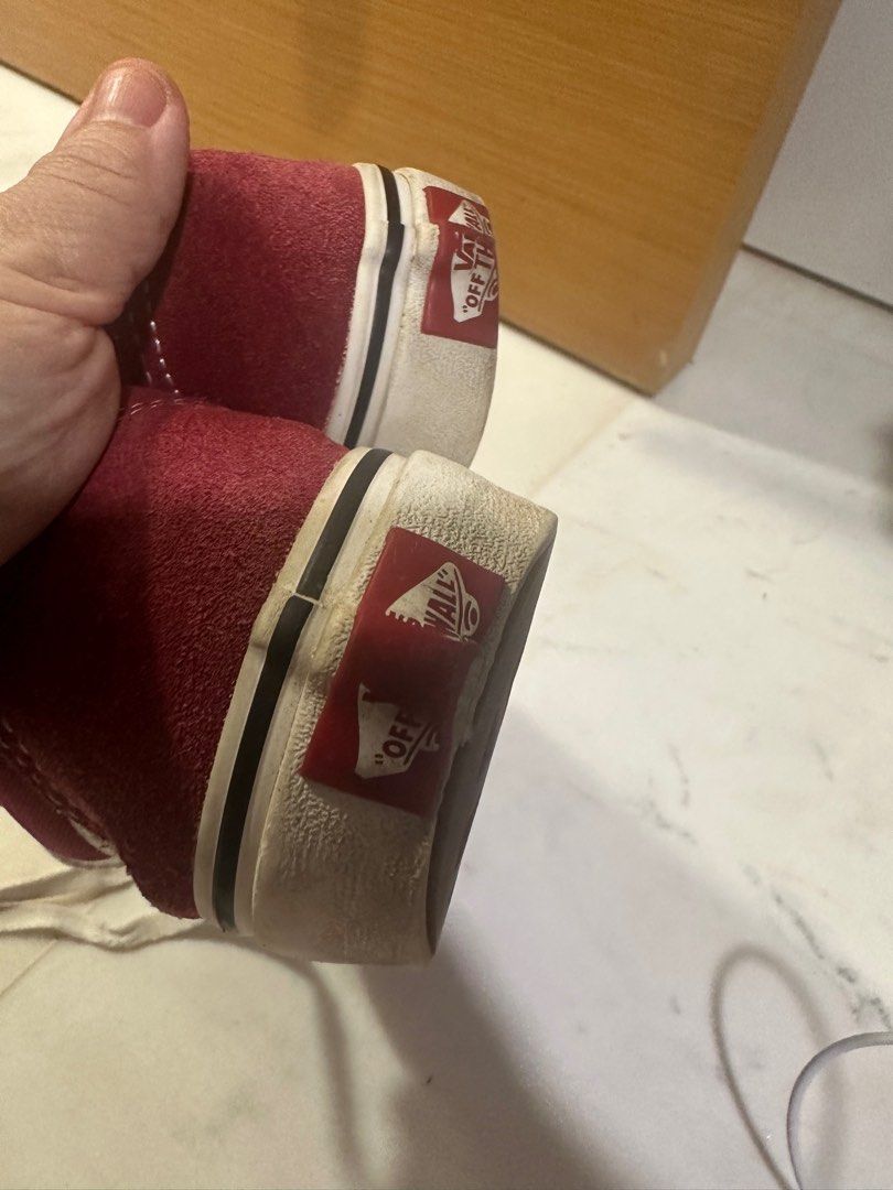 Vans authentic (Category: Sneakers) located in Singapore. Submitted by storm_y (Listing ID 1237987480, Image 4). Description: Size on tag in pic, please know your vans size..