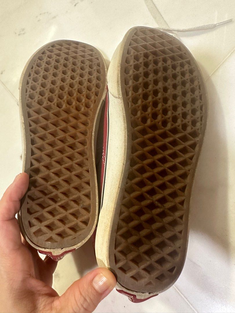 Vans authentic (Category: Sneakers) located in Singapore. Submitted by storm_y (Listing ID 1237987480, Image 3). Description: Size on tag in pic, please know your vans size..