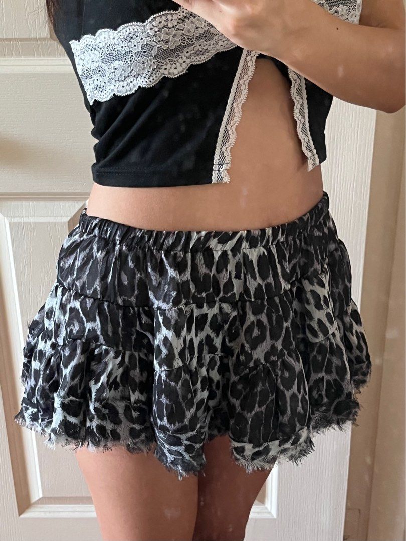 y2k sexy leopard print mini mesh tutu skirt (Category: Skirts) located in Muntinlupa City. Submitted by isa.declutters (Listing ID 1237952590, Image 2). Description: size s-m (stretchable).