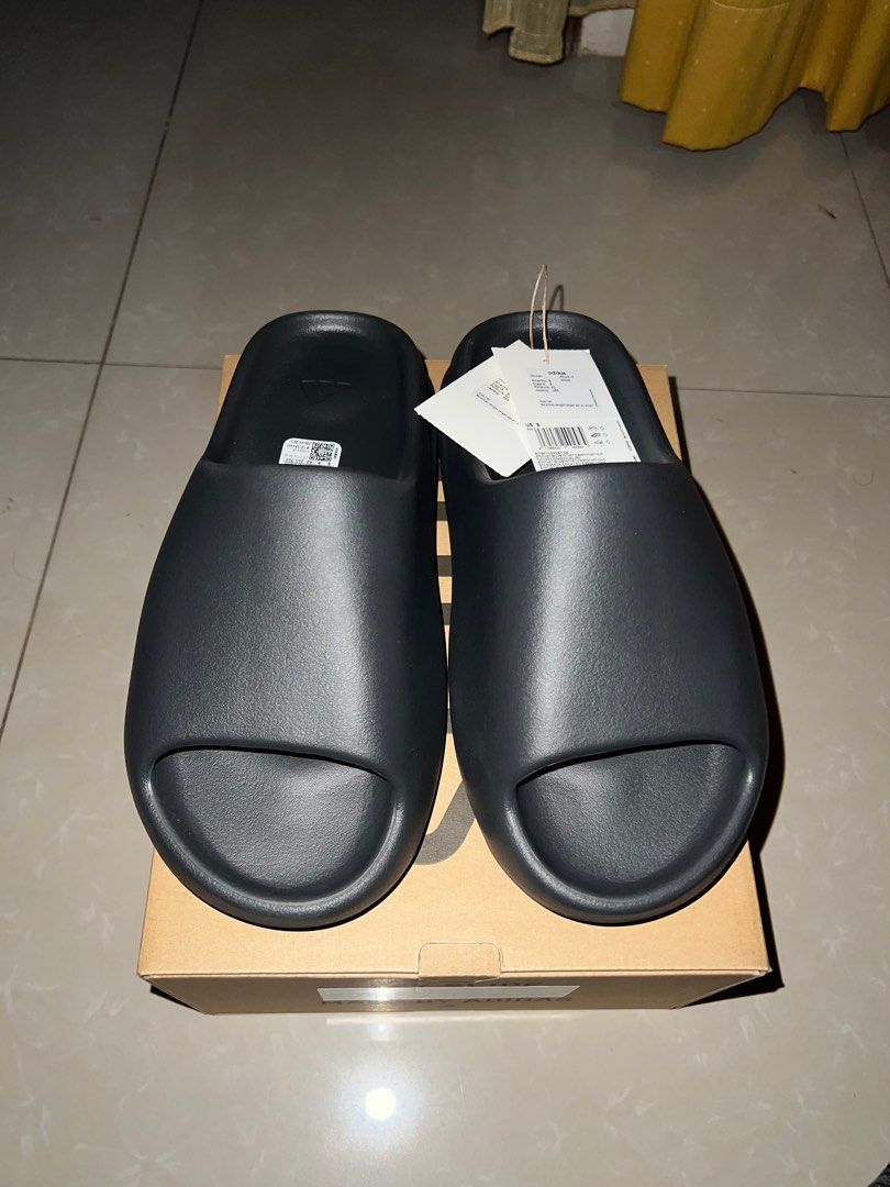 Yeezy Slides ORIGINAL BNIB FULL RECEIPT Onyx Grey Size 8 UK, Fesyen Pria,  Sepatu , Sandal di Carousell