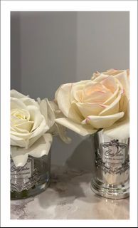 2 cote noire flower bouquets