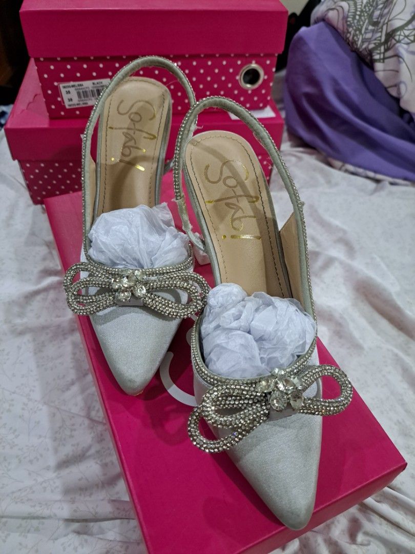 Size 2 deals silver prom shoes