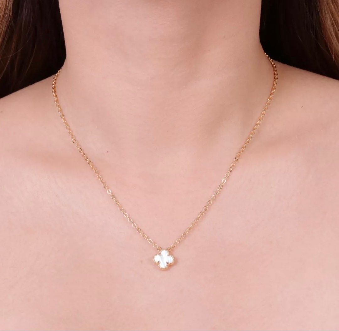 4 leaf clover white necklace