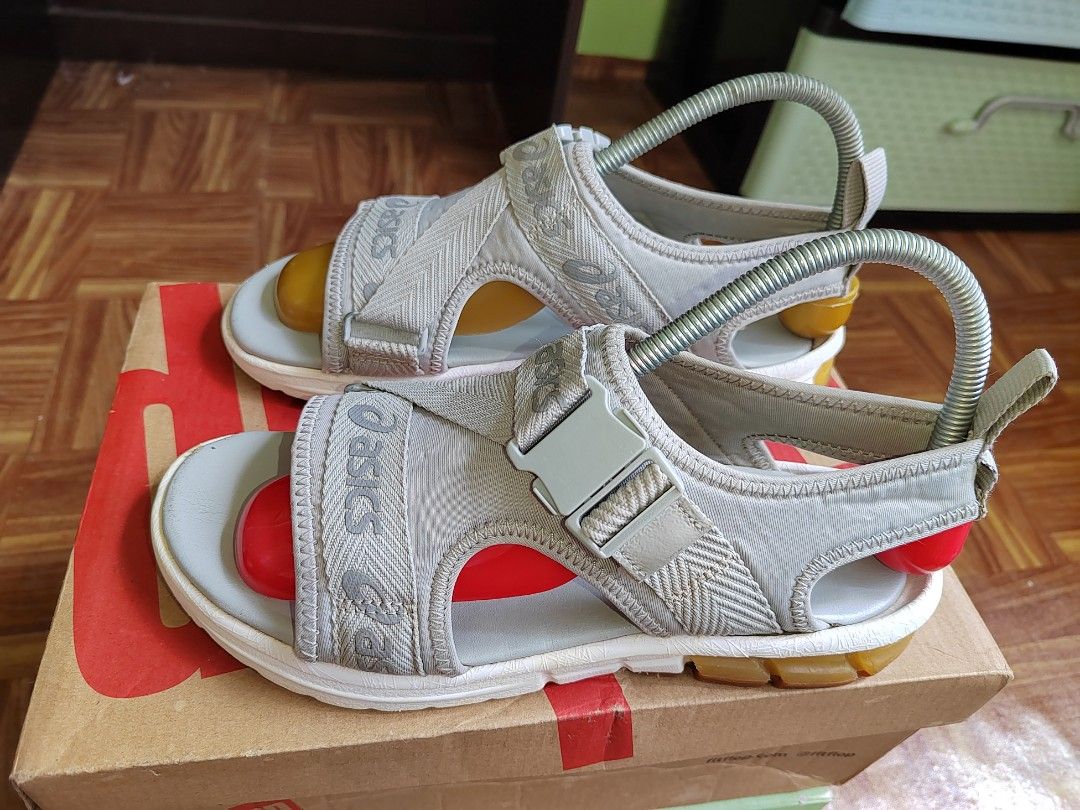 Asics deals sandals uk