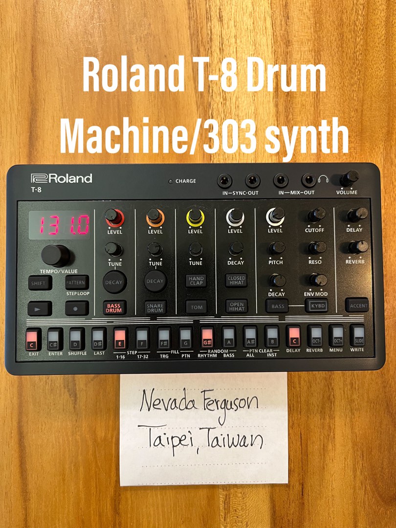 9/10 Roland T8 Drum Machine (606/707/808/909)&303 bass) with box USB C