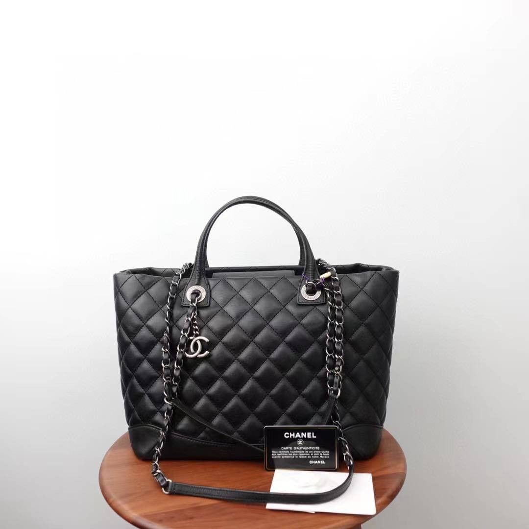 Chanel easy store shopping tote