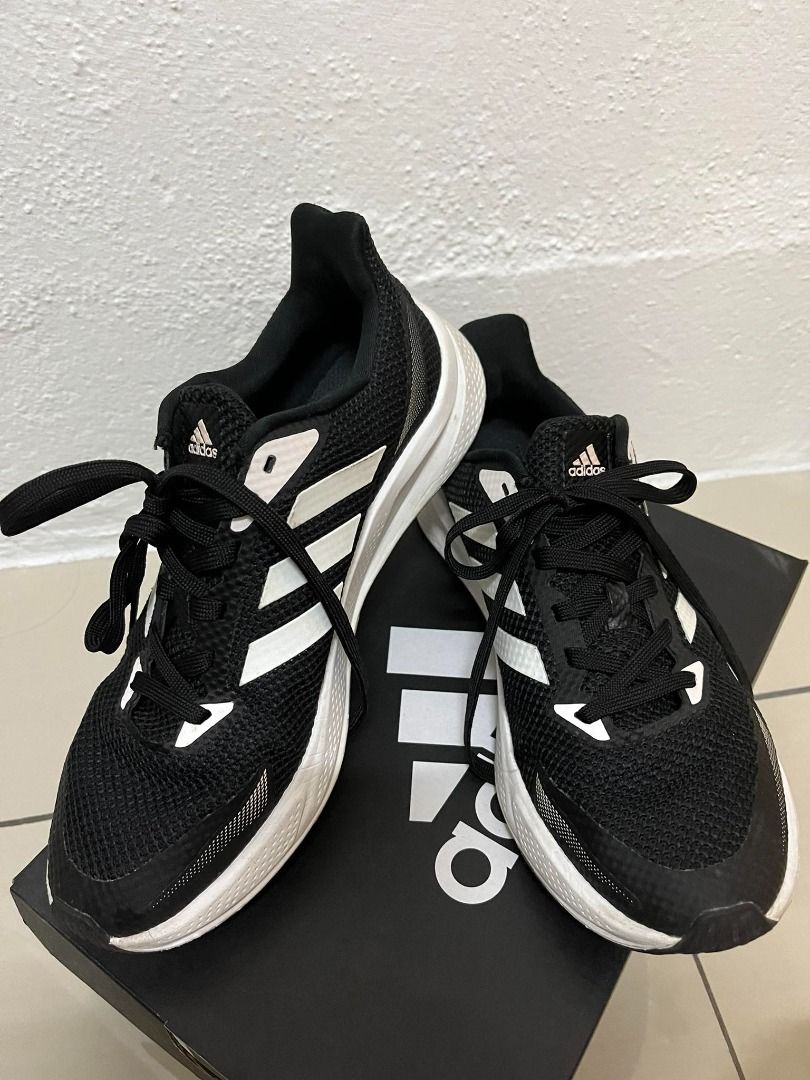 Adidas originals women's deals aerobounce 2 running shoe