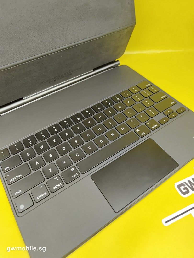 Apple Magic keyboard IPad Pro 12.9 1028, Mobile Phones & Gadgets