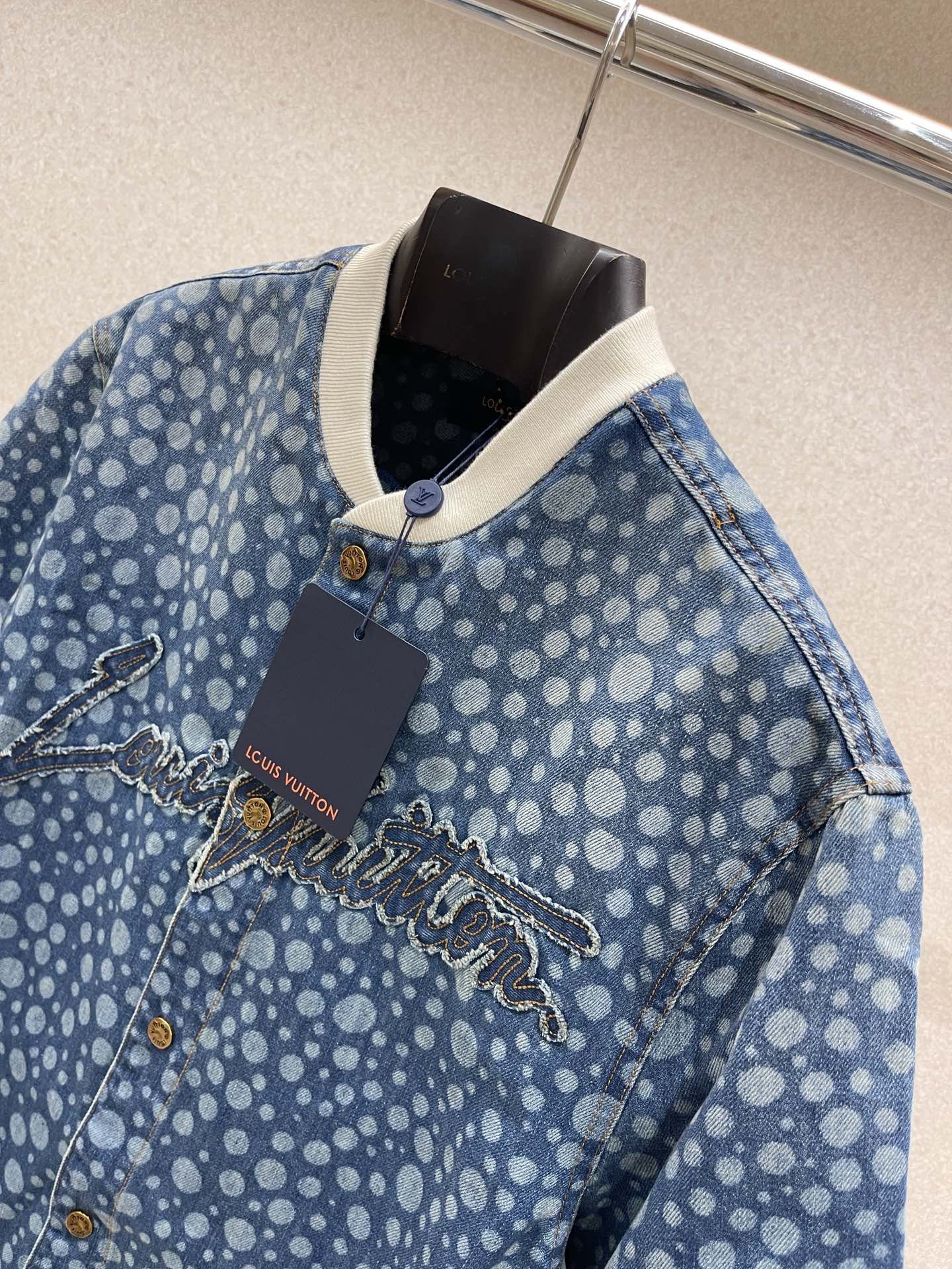[Louis Vuitton] Louis Vuitton 23Stainless Steel Men's Yayoi Kusama Embroidery Stadium Jacket Light Blue 46 [Used] [Authenticated and Guaranteed Authentic] 210888