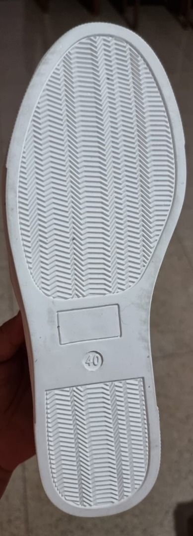 BRAND NEW SPARKLING SILVER SHOE FOR SALE GOING FOR CHEAP