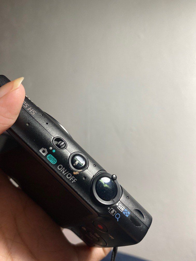 Canon IXUS 125 hs with batteries & Memory Cards, Photography, Cameras