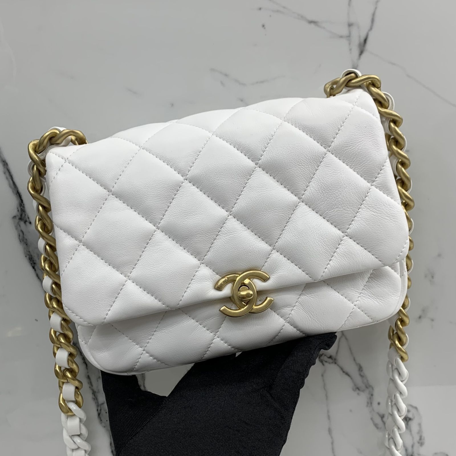 White chanel shoulder bag sale