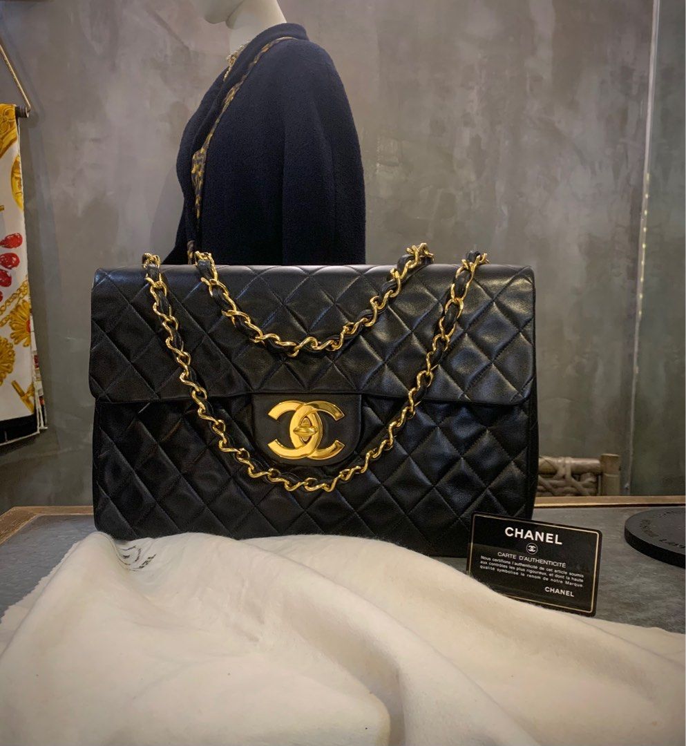 Chanel Vintage 34cm Jumbo CC Turn Lock Flap Bag In Black Gold With Lambskin  Diamond Quilted With 24k Hardware 黑金貝嫂包羊皮菱格紋翻蓋包, 名牌, 手袋及銀包