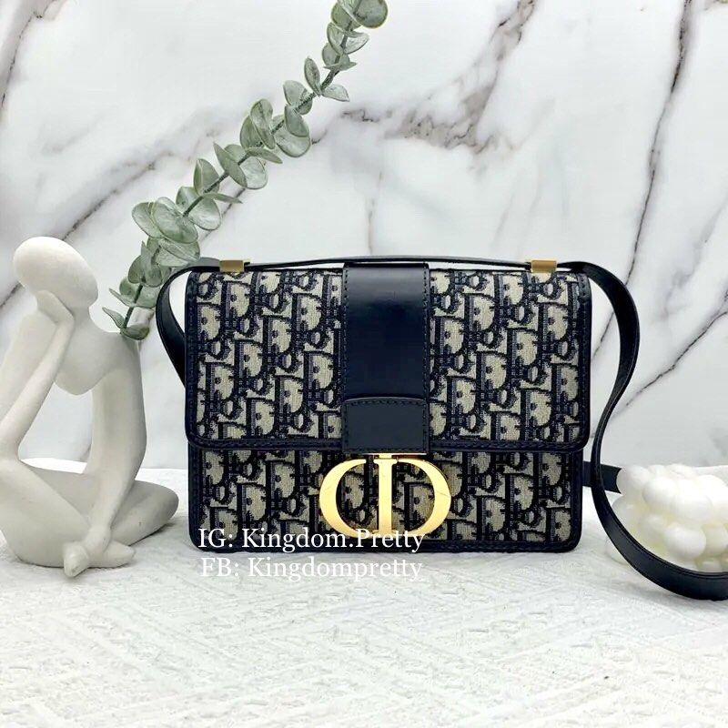 Dior discount bag logo