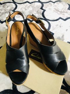 Clarks - black leather wedges size 4-5