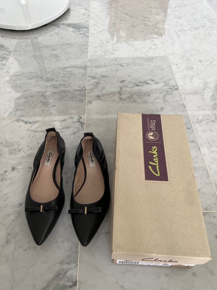 Clarks black deals leather flats