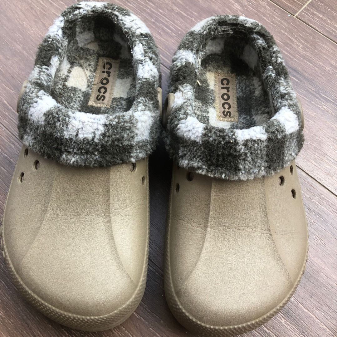 Plaid crocs with online fur