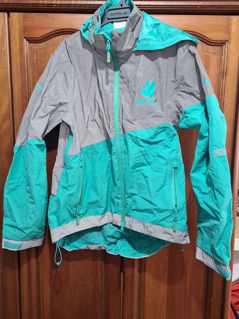 Deliveroo raincoat 2025
