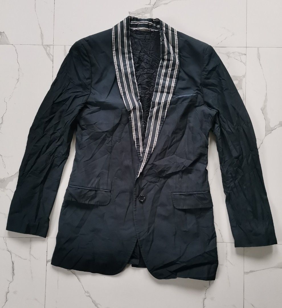D&G suite (Category: Vests) located in Calapan. Submitted by lucasthrifts (Listing ID 1238239436, Image 1). Description: Excellent condition Needs dry cleaning only Small fit Navy blue 2500 add shipping fee.