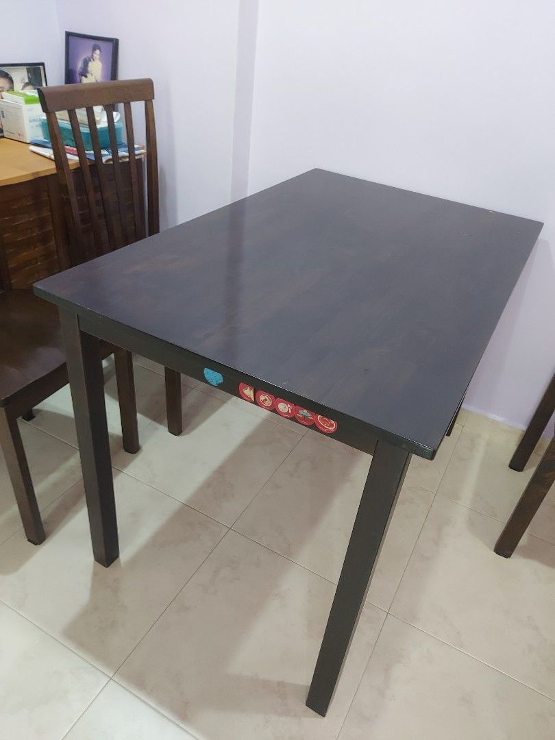 Dining table (Category: Tables & Sets) located in Singapore. Submitted by coreentai70 (Listing ID 1238135064, Image 1). Description: Good Condition. have abit scrape show in picture pg 3. Self collect and arrange own transport. Nor for fussy..
