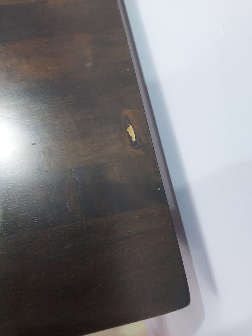 Dining table (Category: Tables & Sets) located in Singapore. Submitted by coreentai70 (Listing ID 1238135064, Image 3). Description: Good Condition. have abit scrape show in picture pg 3. Self collect and arrange own transport. Nor for fussy..