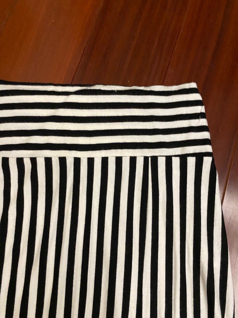 Black and white store striped skirt forever 21