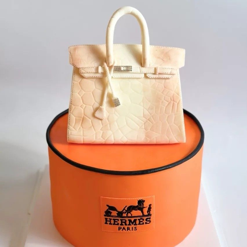 HOW MUCH DO YOU THINK THIS BAG CAKE COSTS? 🤔🤔🤔 #Hermes #Bag #Cake #