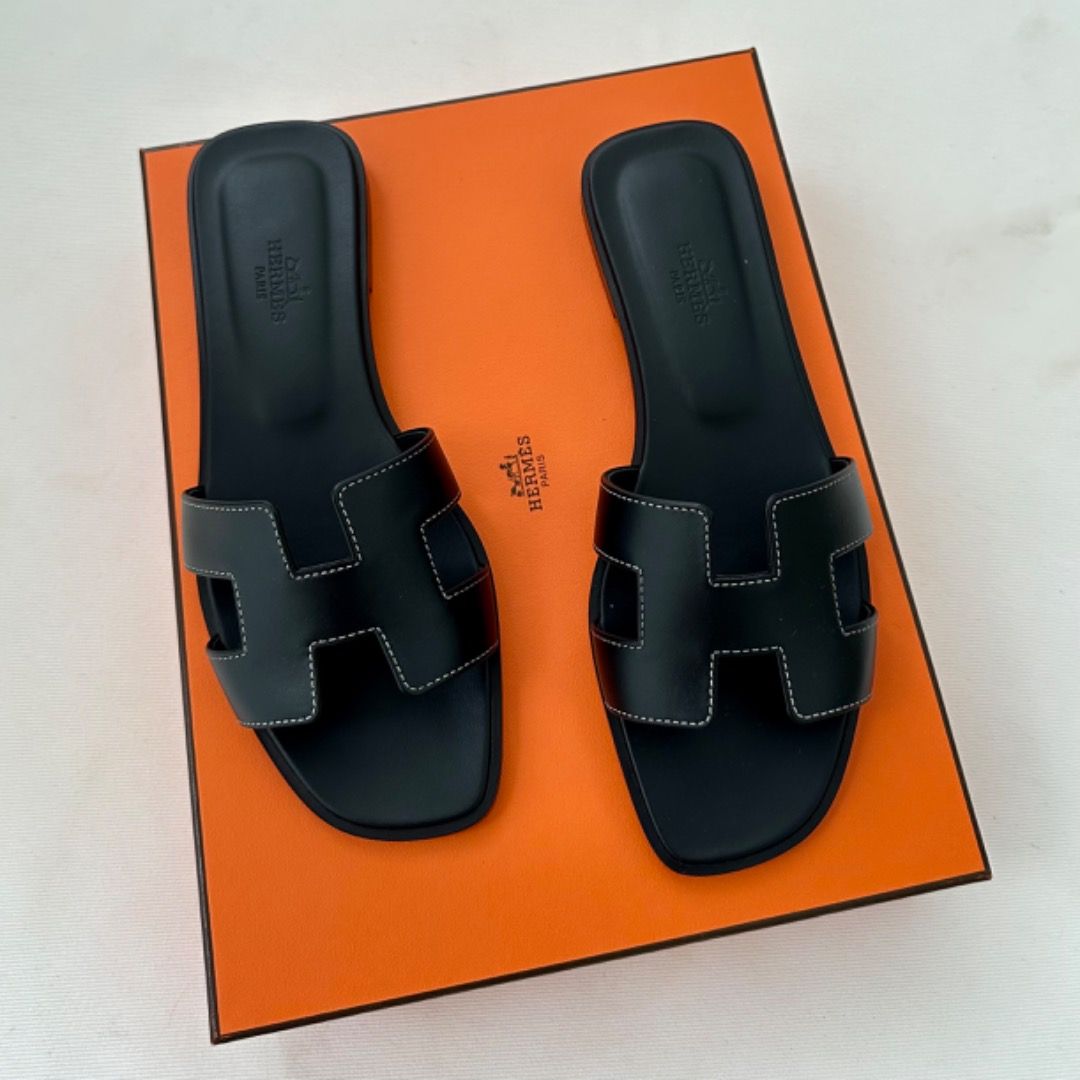 All black hotsell hermes sandals