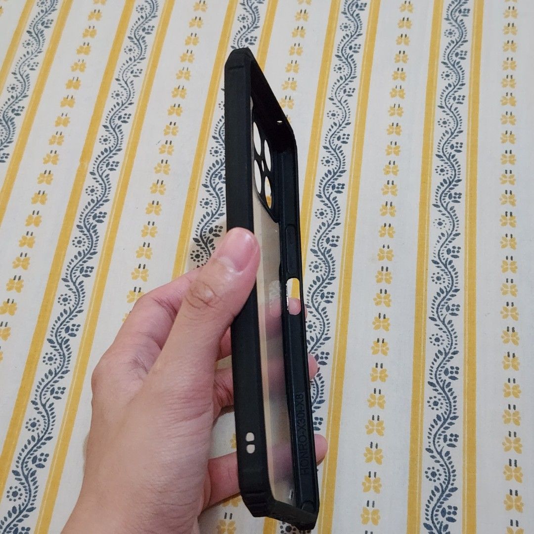 Honor X8 shockproof case (Category: Cases & Sleeves) located in Guagua. Submitted by v.as_ey (Listing ID 1238080247, Image 3). Description: - Bought it from Shopee for a different unit (I didn't know that the Honor X8 is different from the Honor 8X 😅) - Brand new and unused (still has the protective films for the clear part).