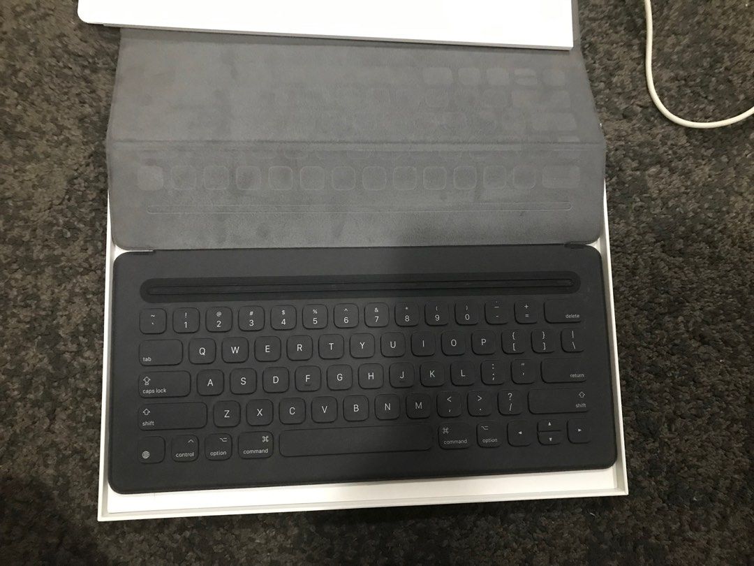 純正】12.9インチiPad Pro用Smart Keyboard Folio - PC周辺機器