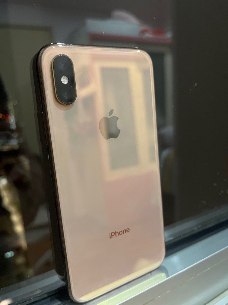 iPhone Xs Rose gold 256gb still In perfect condition Price Negotiable