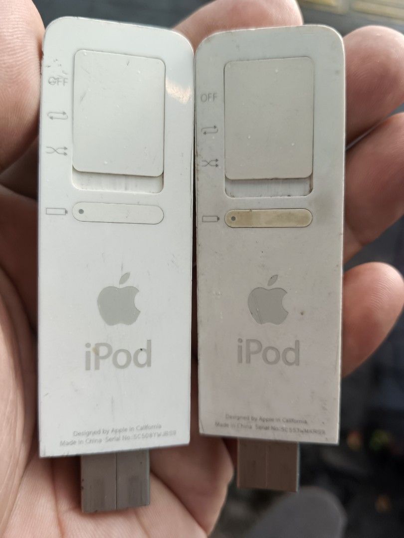Ipod Shuffle 1st gen, Musik & Media, Alat di Carousell