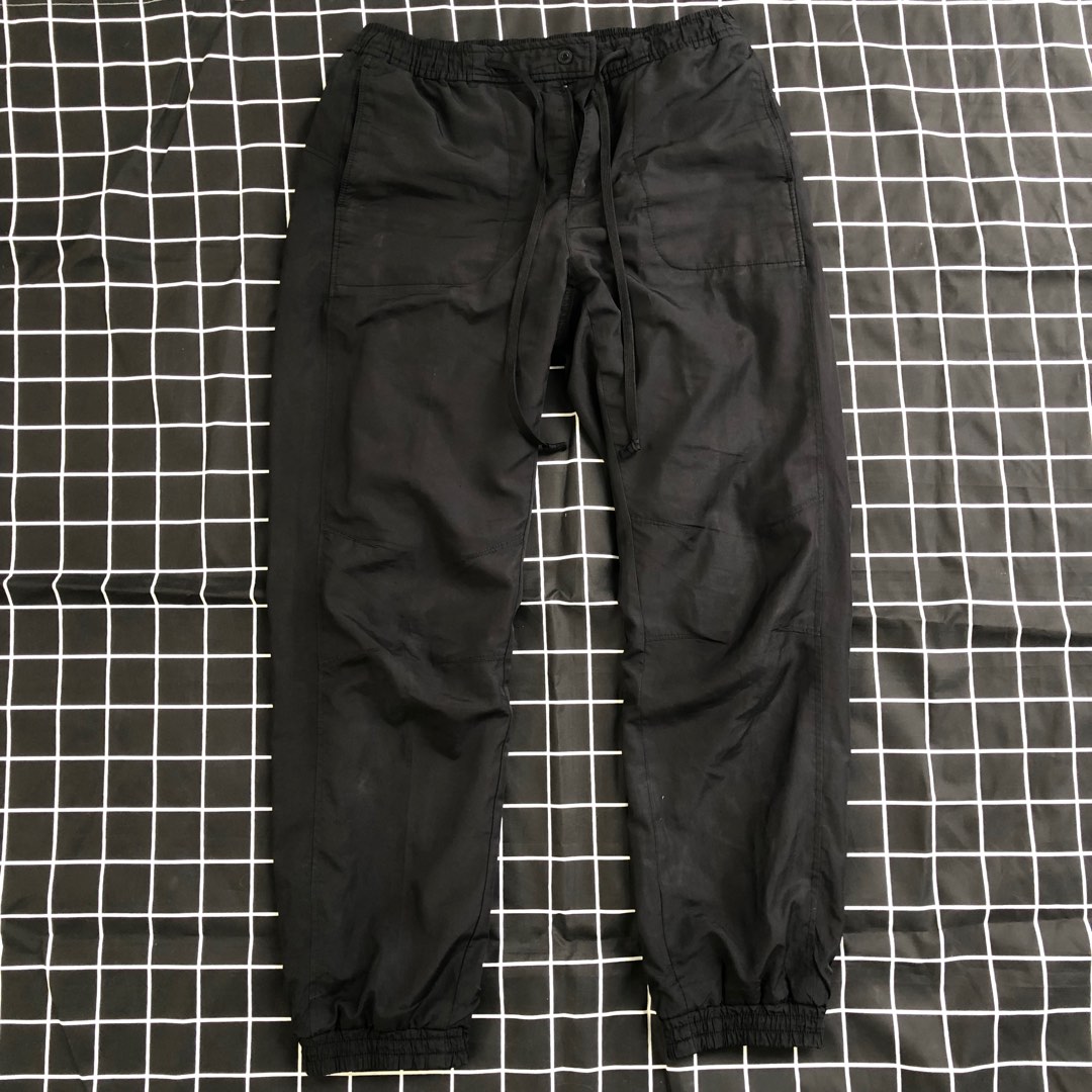 Jogger Pants Uniqlo Nylon, Fesyen Pria, Pakaian , Bawahan di Carousell