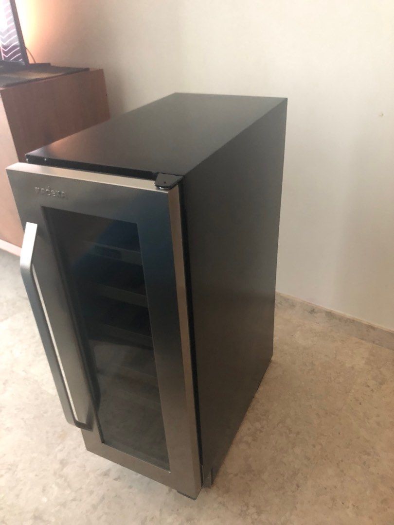 Kadeka wine fridge KA24WR, TV & Home Appliances, Kitchen Appliances, Wine Cellar & Storage on