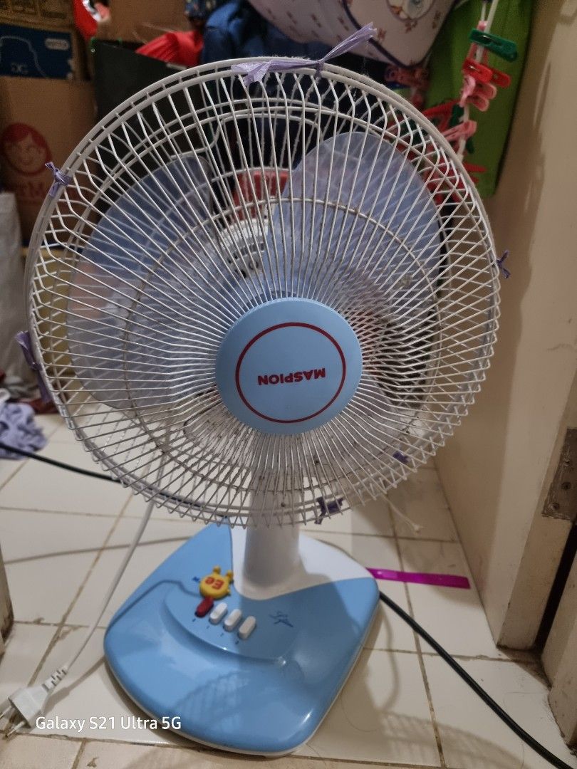 Kipas Angin ukuran sedang on Carousell