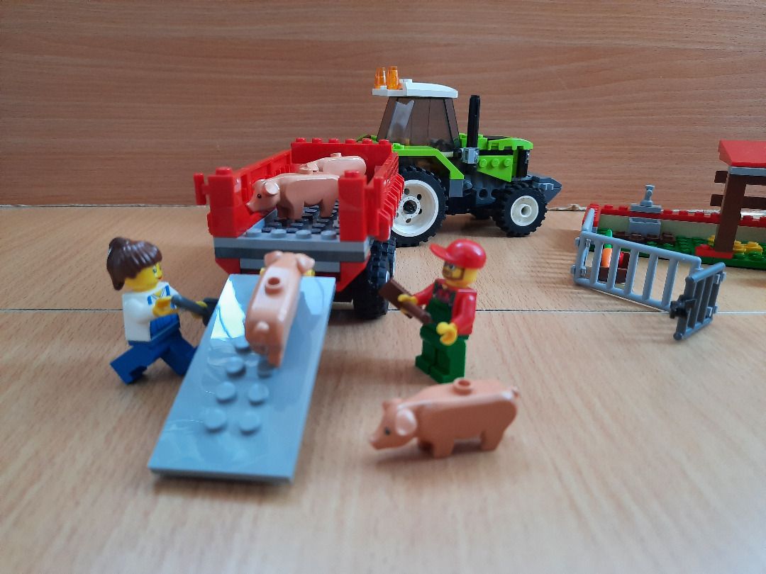 Lego 7684 city clearance pig farm & tractor
