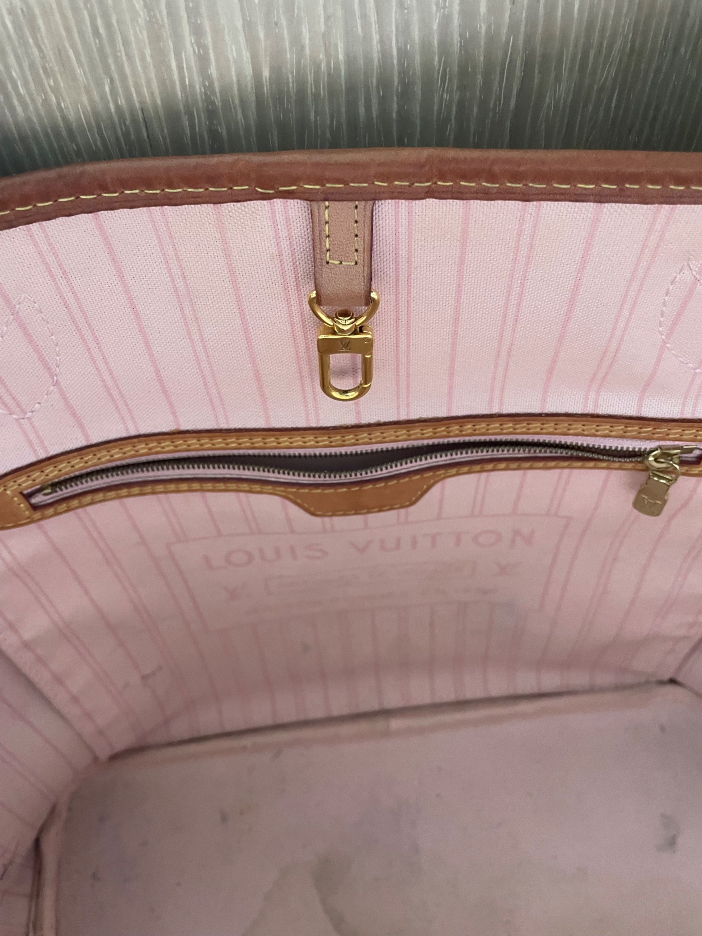 LV Neverfull MM white with baby pink lining