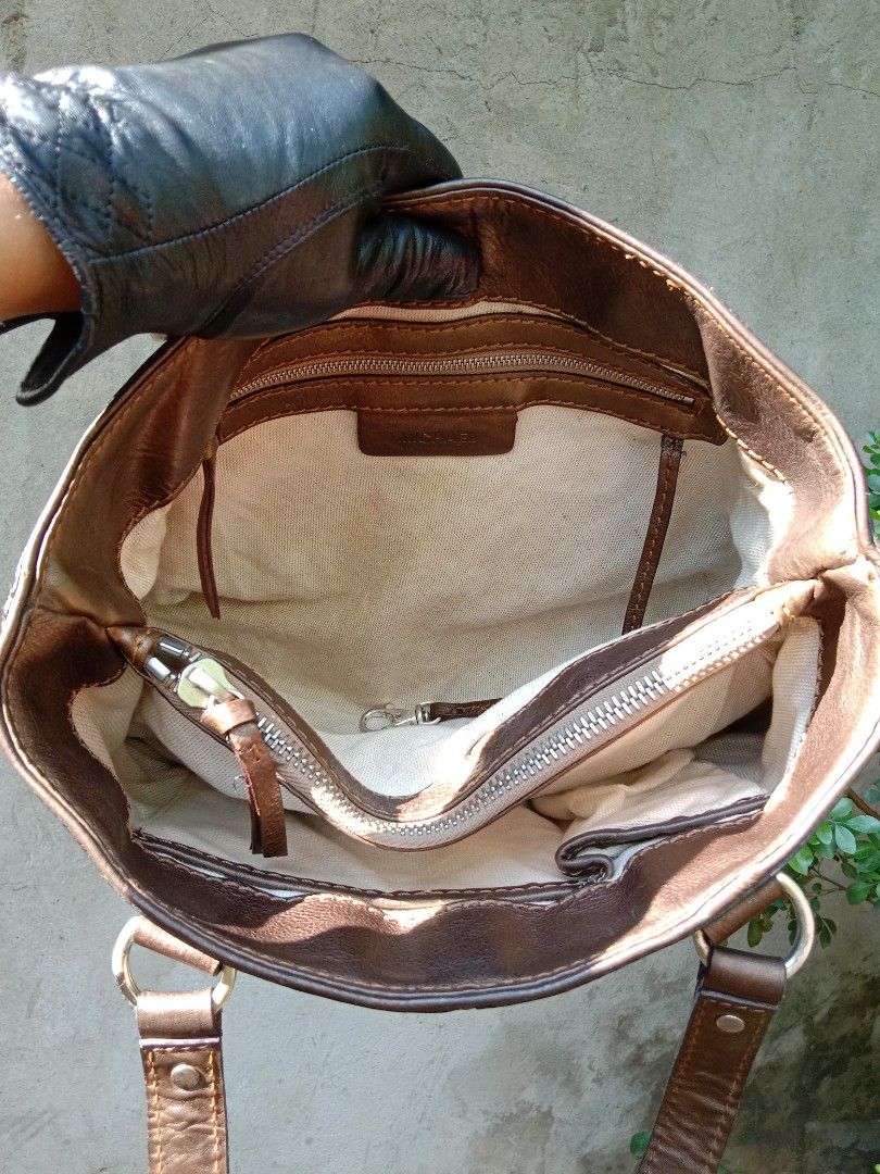 Michael Kors shoulder bag in metallic bronze (Category: Luxury Bags & Wallets) located in Bolinao. Submitted by imaveyouuu (Listing ID 1238126247, Image 3). Description: with minimal signs of use.