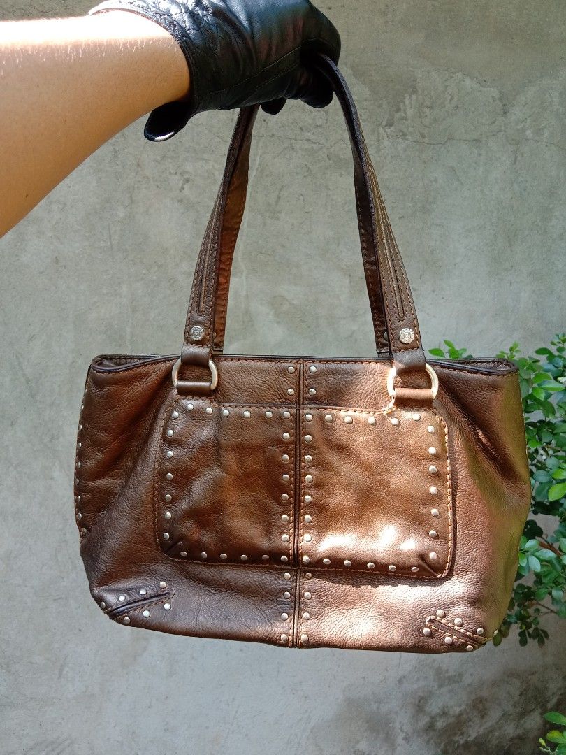 Michael Kors shoulder bag in metallic bronze (Category: Luxury Bags & Wallets) located in Bolinao. Submitted by imaveyouuu (Listing ID 1238126247, Image 1). Description: with minimal signs of use.