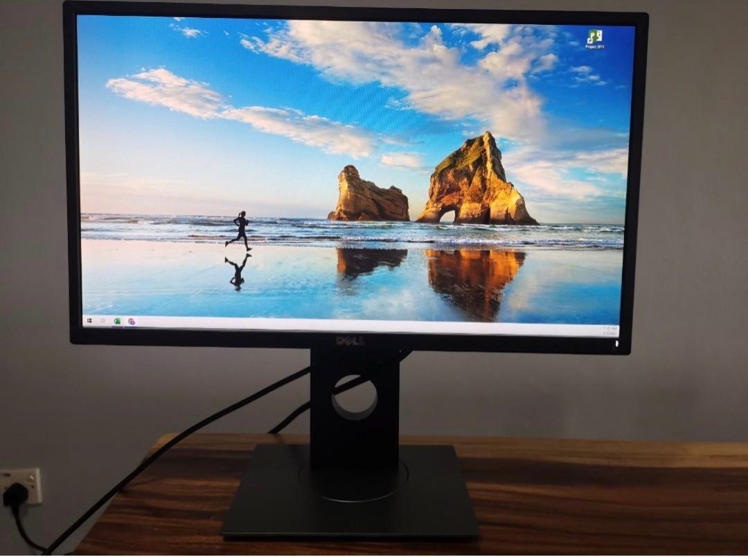 Monitor (Category: Monitor Screens) located in Singapore. Submitted by leetheway (Listing ID 1238068584, Image 3). Description: Rarely use monitor. Free keyboard. Selling 23 inch Dell monitor No defect, no dead pixels Adjustable for the height Great and ideal tool for those we need second screen Come with power adapter + 1 new HDMI cable (no box).