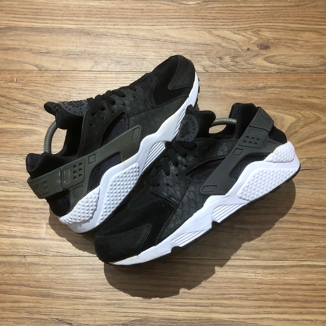 NIKE AIR HUARACHE 9.5uk Men s Fashion Footwear Sneakers on