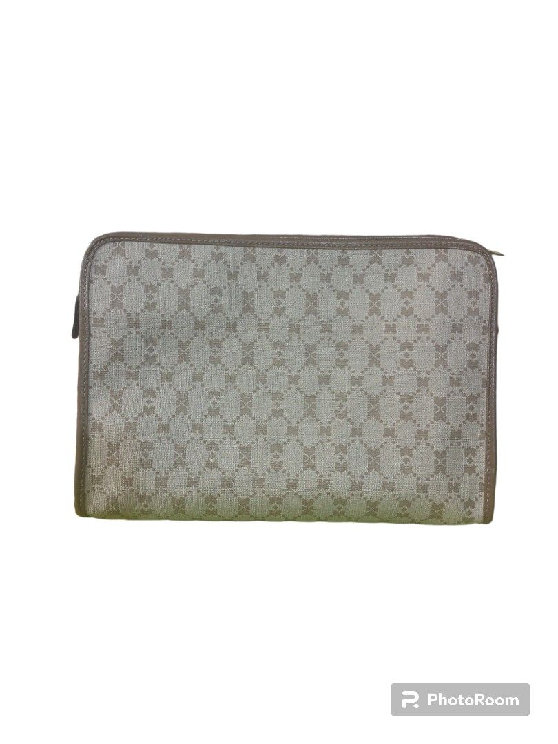 Nina Ricci mono clutch (Category: Luxury Bags & Wallets) located in Naga. Submitted by queburock (Listing ID 1238074687, Image 2). Description: used but in very good condition..