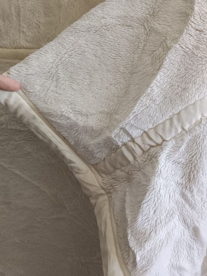 Nitori Large Fluffy Blanket, Furniture & Home Living, Bedding & Towels on Carousell