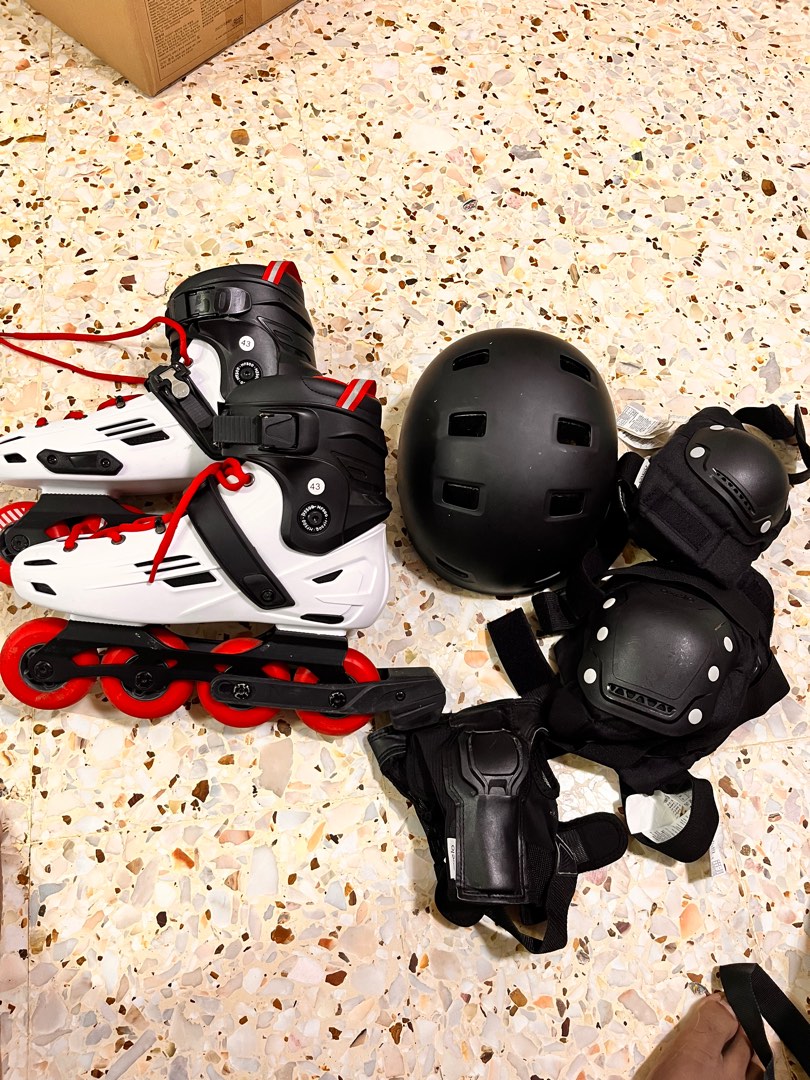 Oxelo Rollerblades Set with safety gears ( Adult), Sports Equipment