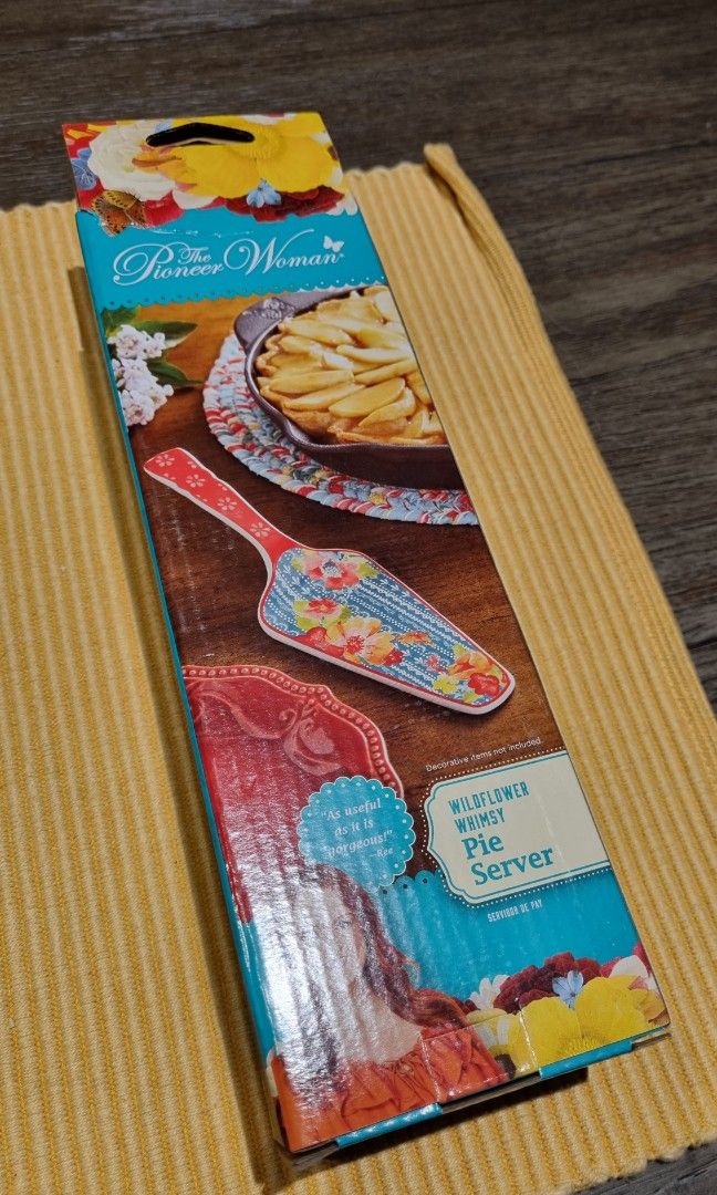 Pioneer Woman Pie Server (Category: Bakeware) located in Quezon City. Submitted by stopshopandbemerry (Listing ID 1238103795, Image 2). Description: Brand new Wildflower Whimsy Pie Server Stoneware Dishwasher safe.